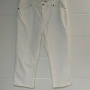 CHICO'S PLATINUM, CROPPED, 5 POCKET STRETCH JEANS